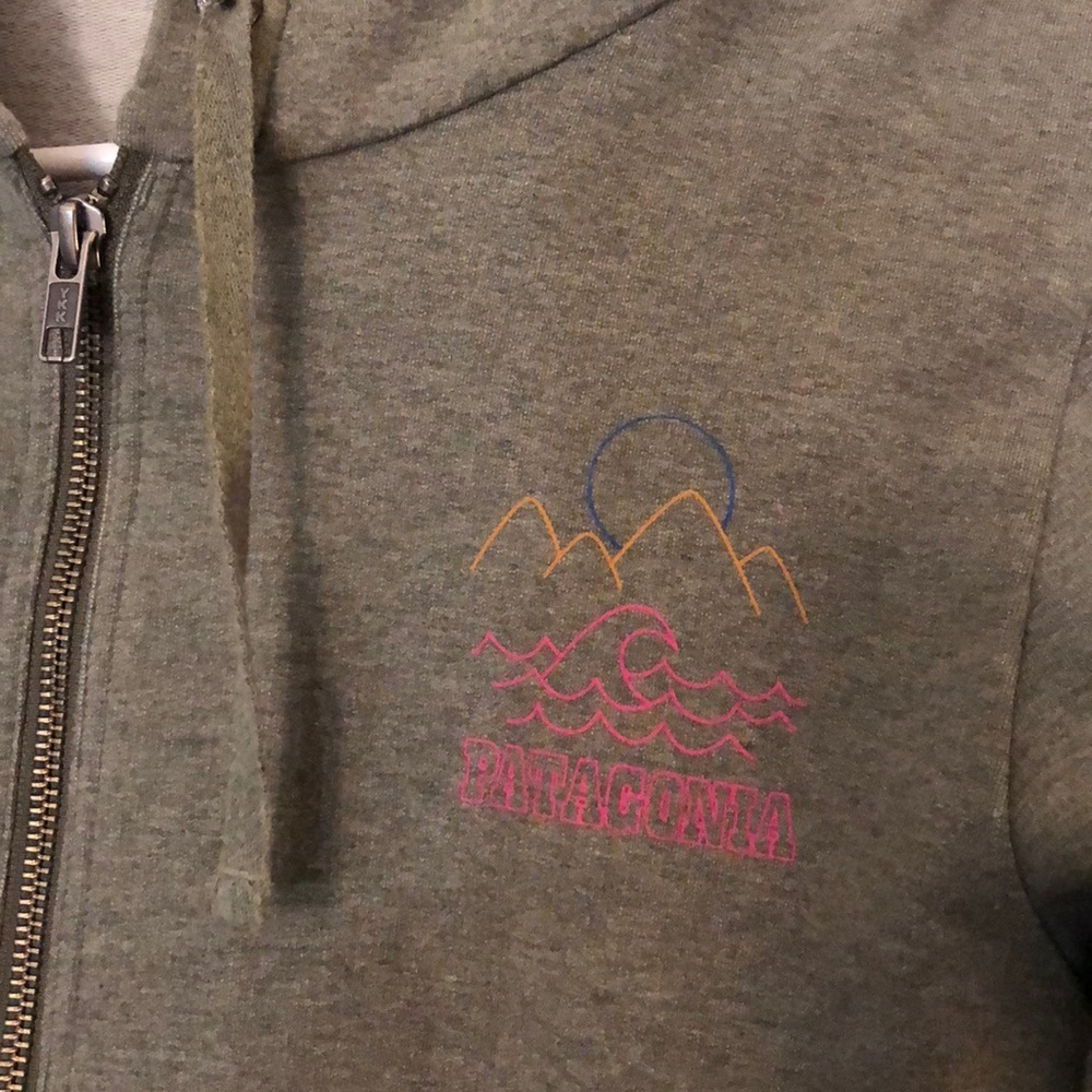 Patagonia women’s zip up hoodie